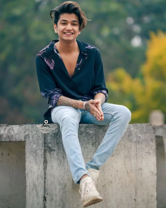 স্মার্ট ছেলেদের পিক