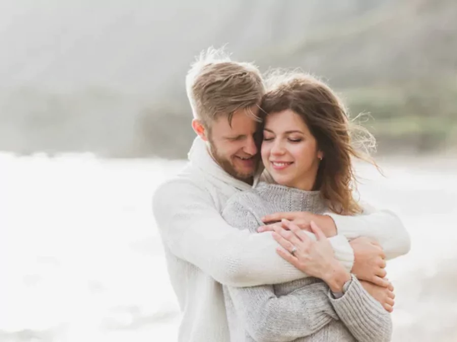 জড়িয়ে ধরা রোমান্টিক পিক