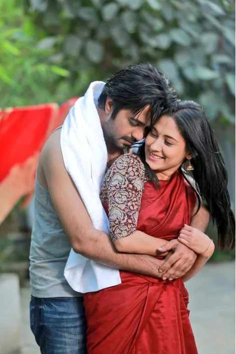 জড়িয়ে ধরা রোমান্টিক পিক