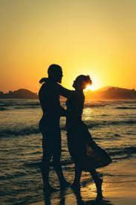 জড়িয়ে ধরা রোমান্টিক পিক