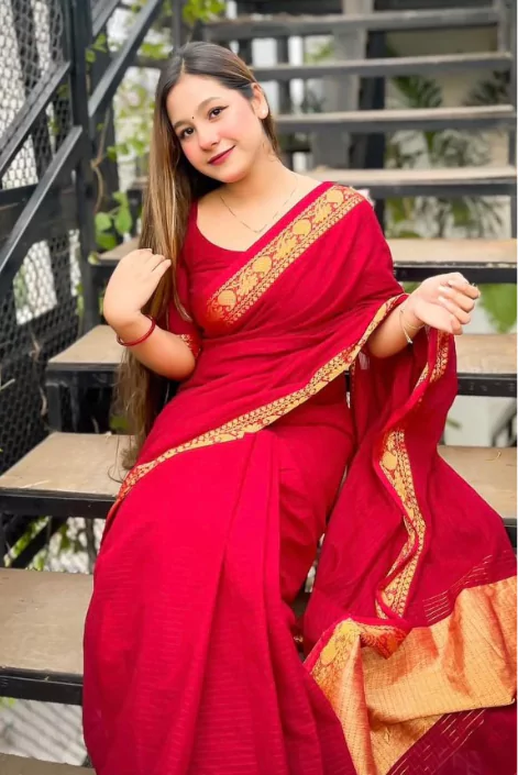 Lal Saree Pora Pic