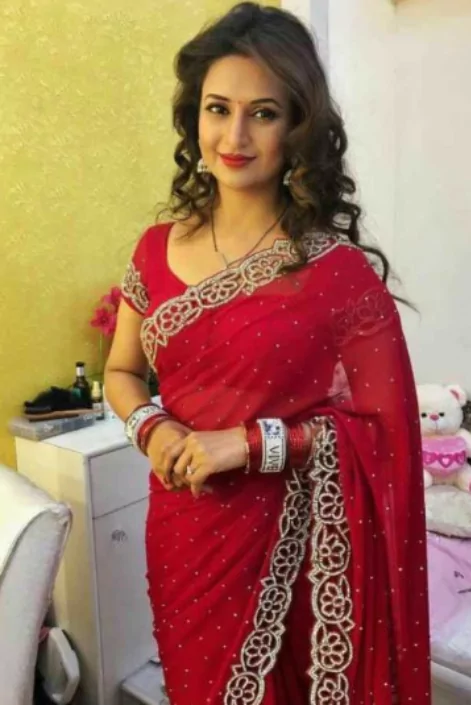 Lal Saree Pora Pic