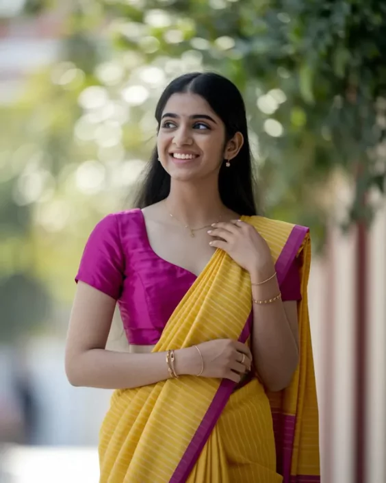 শাড়ি পরা মেয়েদের পিক