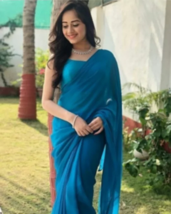 শাড়ি পরা মেয়েদের পিক