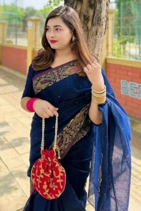 শাড়ি পরা মেয়েদের পিক