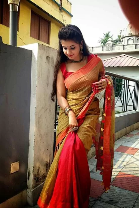 শাড়ি পরা মেয়েদের পিক