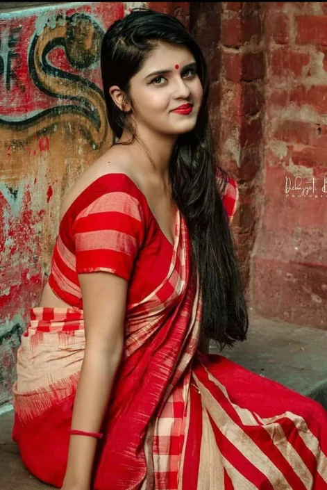 শাড়ি পরা মেয়েদের পিক