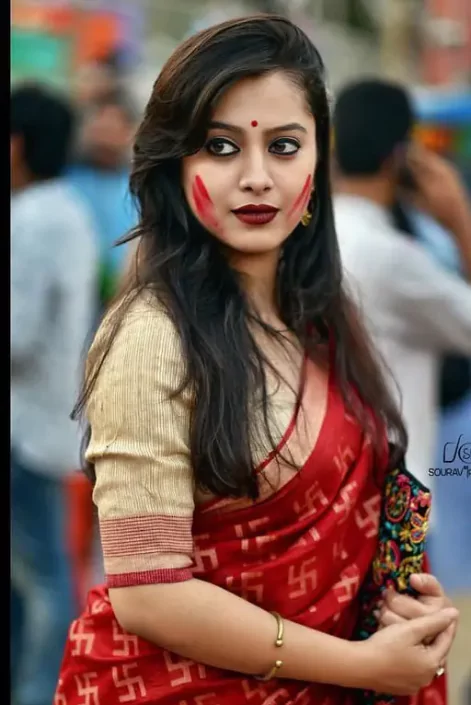 শাড়ি পরা মেয়েদের পিক