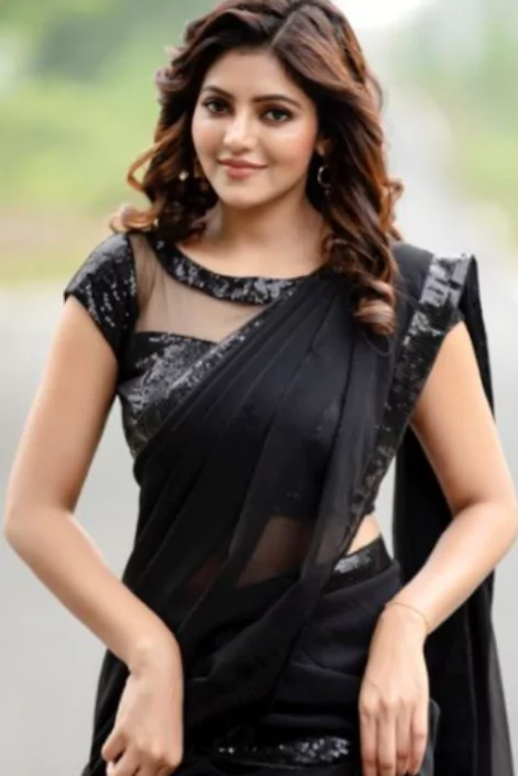 কালো শাড়ি পরা মেয়েদের পিক