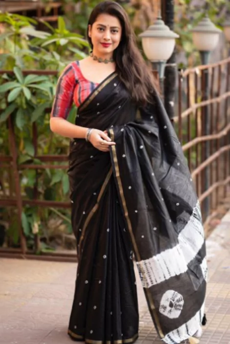 কালো শাড়ি পরা মেয়েদের পিক