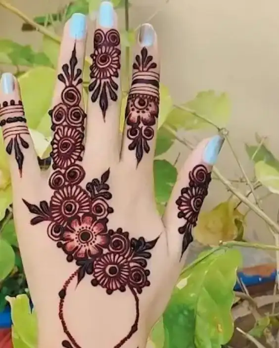 Simple Mehndi Design Photo