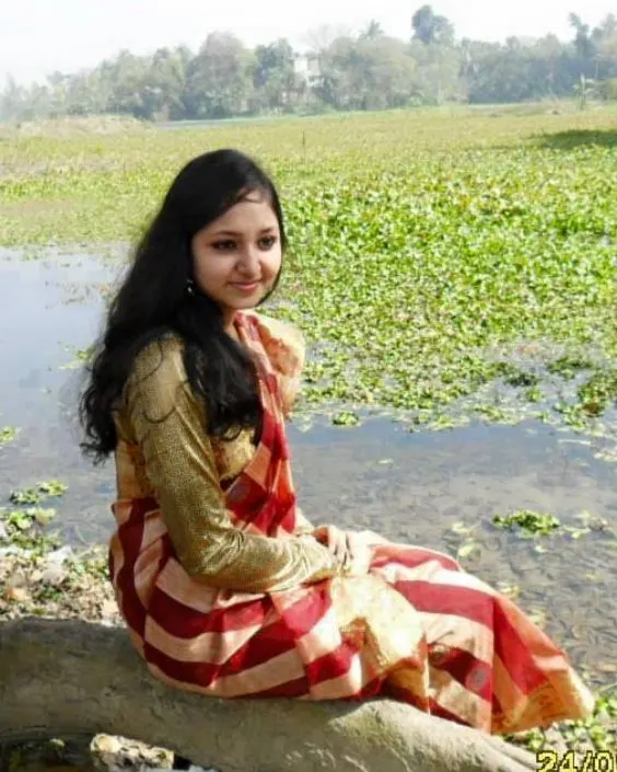 গ্রামের মেয়েদের পিক