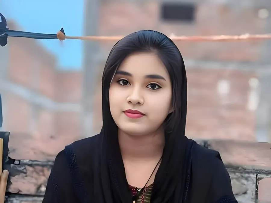 গ্রামের মেয়েদের পিক