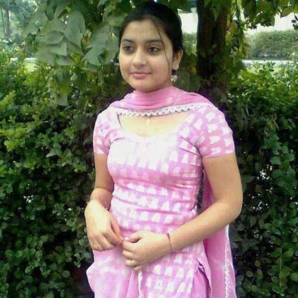 গ্রামের মেয়েদের পিক