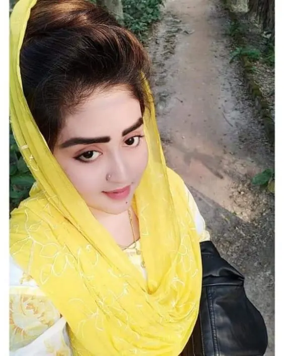 গ্রামের মেয়েদের পিক