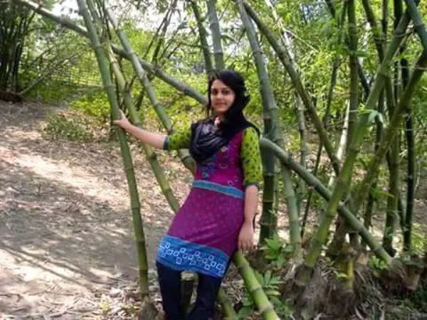 গ্রামের মেয়েদের পিক