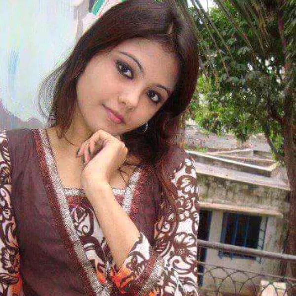 গ্রামের মেয়েদের পিকচার