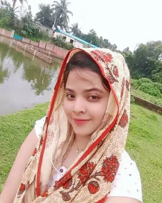 গ্রামের মেয়েদের পিকচার