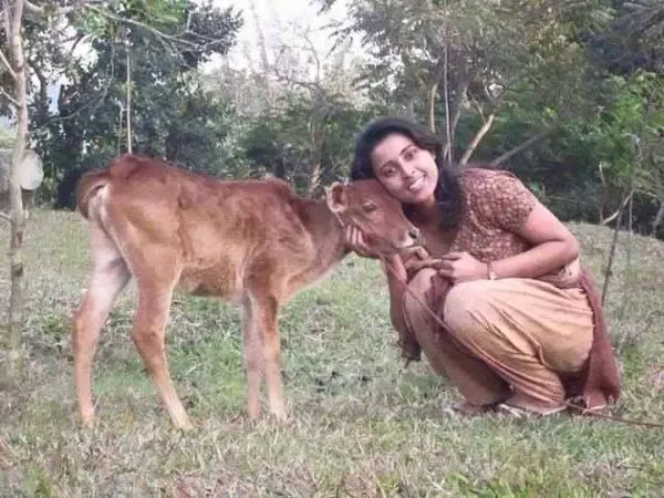 গ্রামের মেয়েদের পিকচার