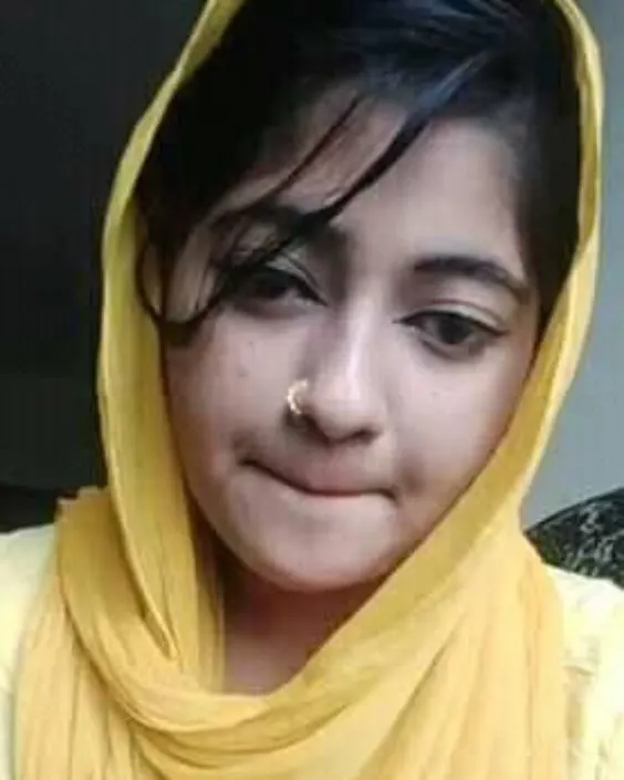 গ্রামের মেয়েদের পিকচার