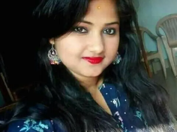 গ্রামের মেয়েদের পিকচার