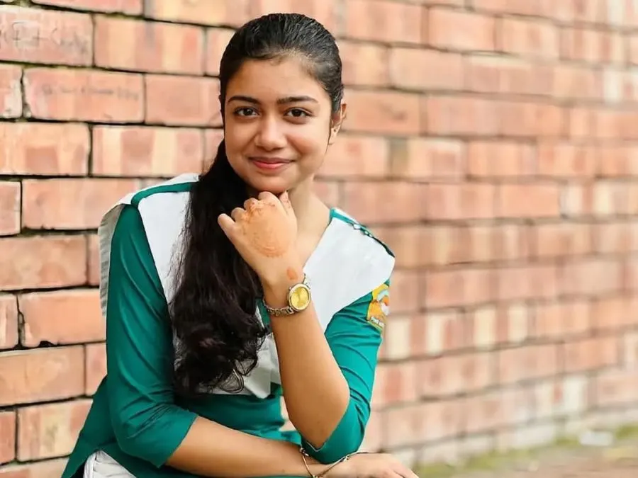 গ্রামের মেয়েদের পিকচার