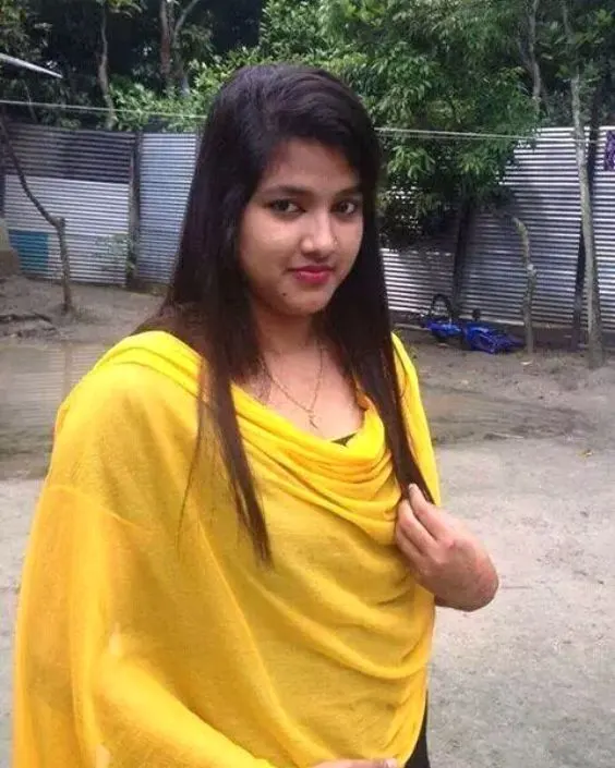 গ্রামের মেয়েদের পিকচার