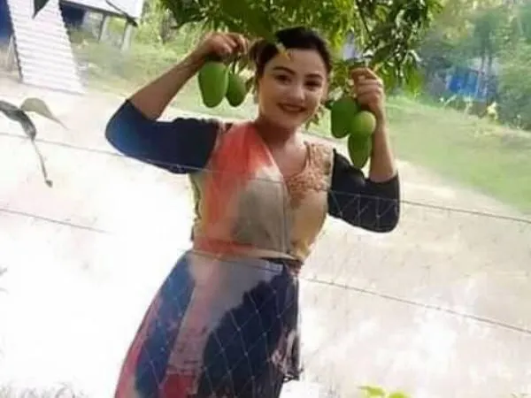 গ্রামের মেয়েদের পিকচার
