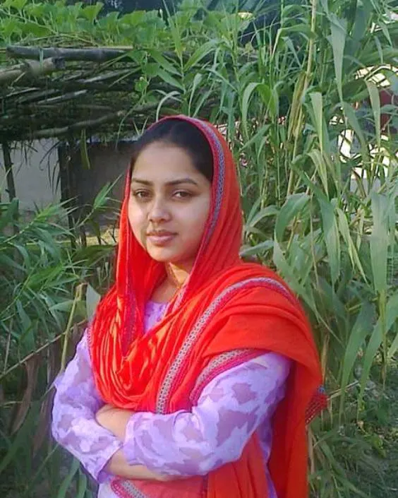 গ্রামের মেয়েদের পিকচার