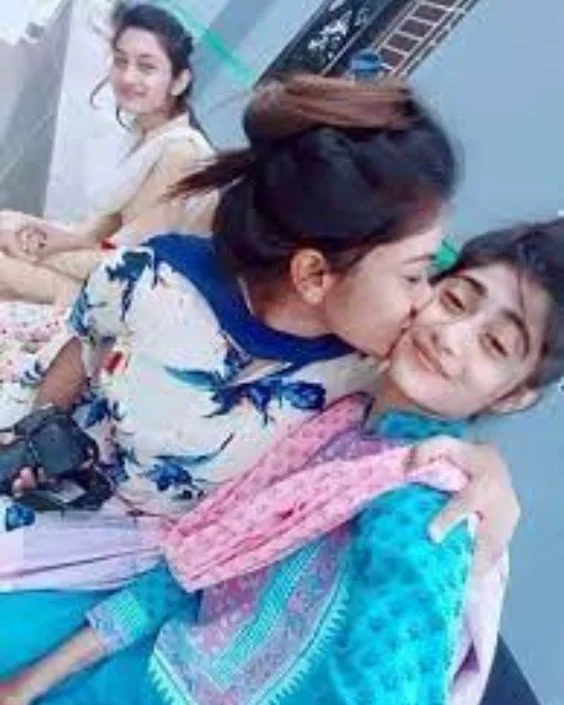 দুষ্ট মেয়েদের পিকচার