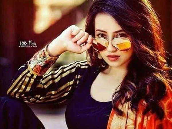 দুষ্ট মেয়েদের পিকচার