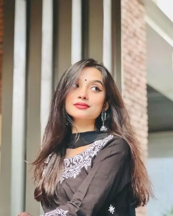 ফেসবুকে সুন্দর মেয়েদের ছবি