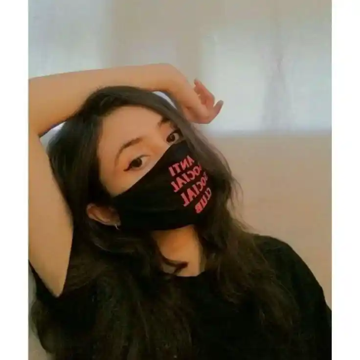 মাস্ক পরা মেয়েদের পিক