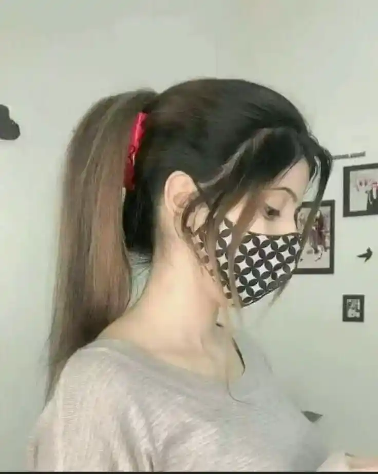 মাস্ক পরা মেয়েদের পিক